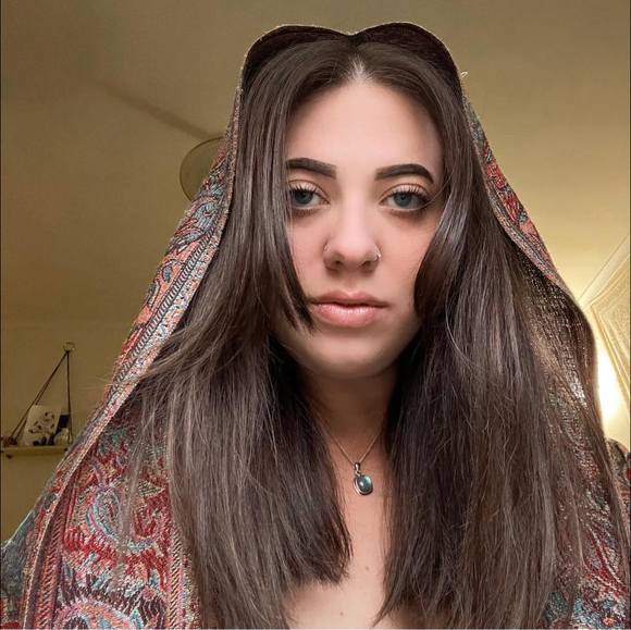 Meet your Posher, Carlie - Picture 1 of 1